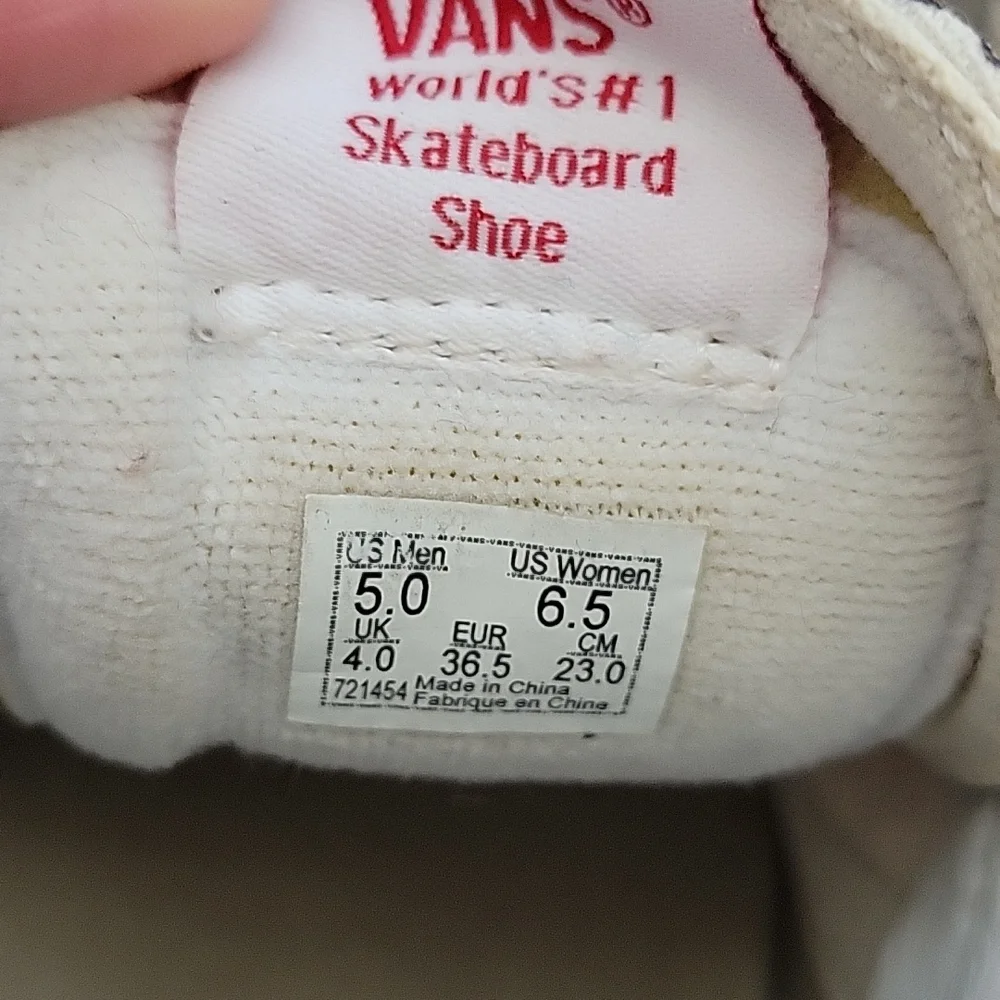Custom vans - Picture 7 of 7